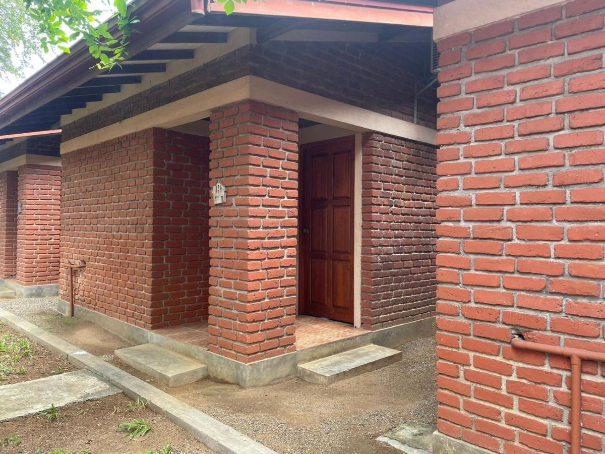 Hotel Lake Park Polonnaruwa Luaran gambar